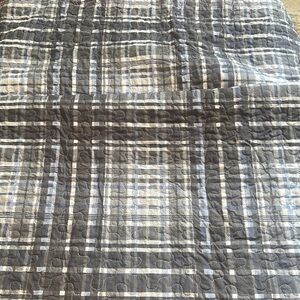 BedSpread Light quilt blanket Full/Queen spread/ coverlet Reversible  75 x 90